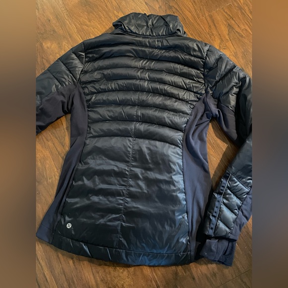 Lululemon Down for a Run pullover II, inkwell size 8 - Picture 8 of 8